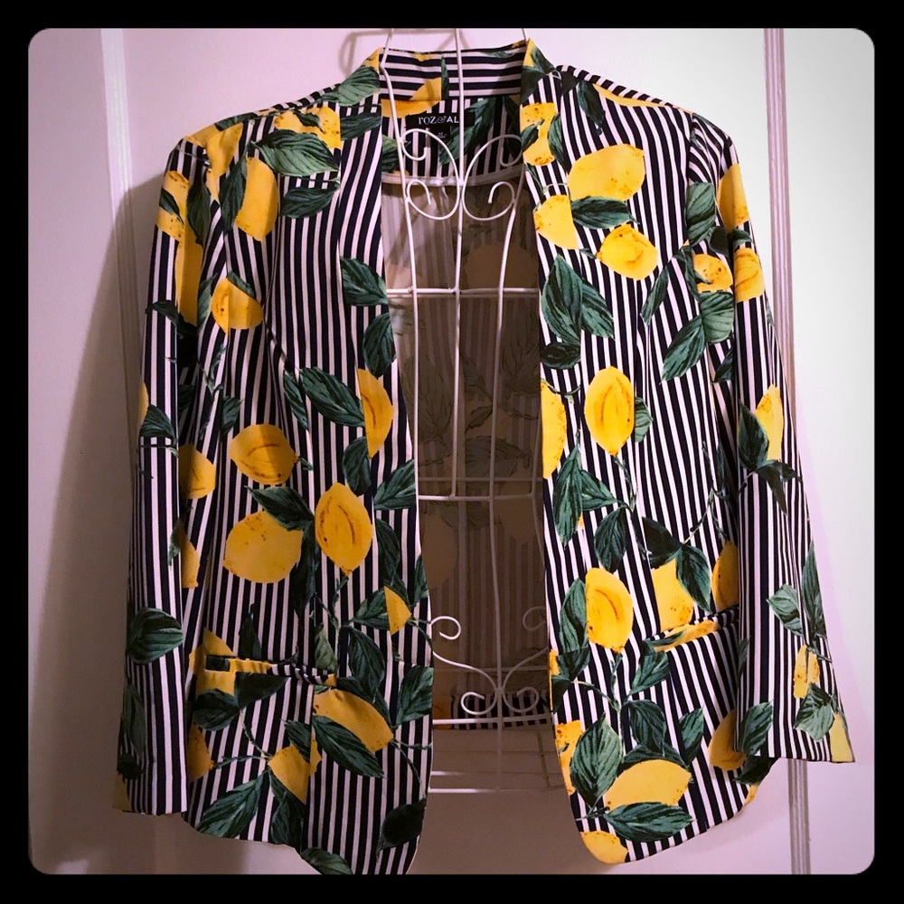 Roz&Ali light jacket with lemons 😊
